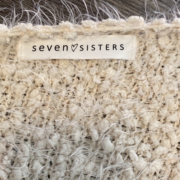 Seven sisters fuzzy sweater - Picture 6 of 7